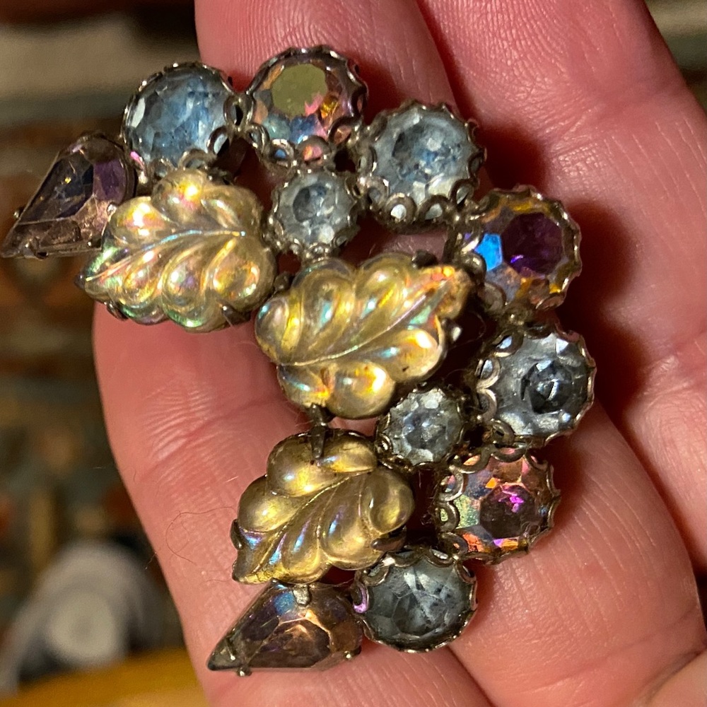 Gorgeous vintage WEISS brooch